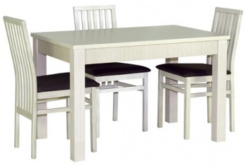 Деревянные столы и стулья 